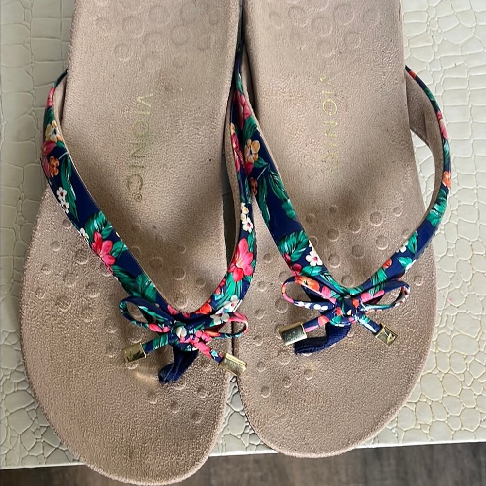 Navy Floral Vionic Bella Sandals (size 7.5) - Picture 2 of 4